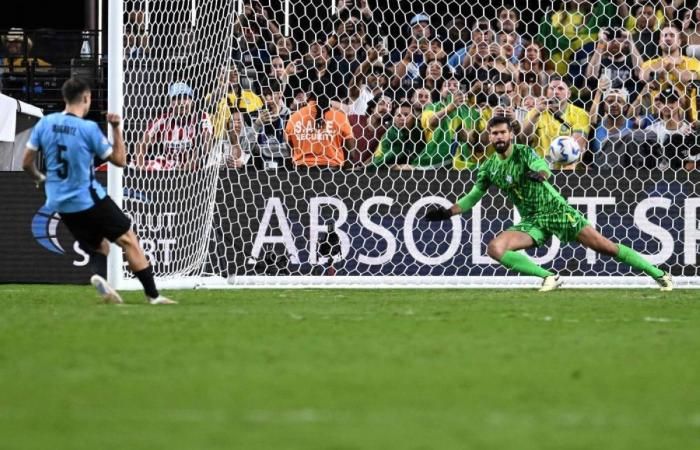 أوروجواي تهزم البرازيل وتصعد لنصف نهائي كوبا أمريكا