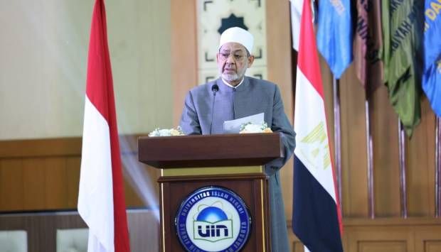 «الطيب» يدعو من إندونيسيا إلى «وحدة الأمة في مواجهة التحديات»