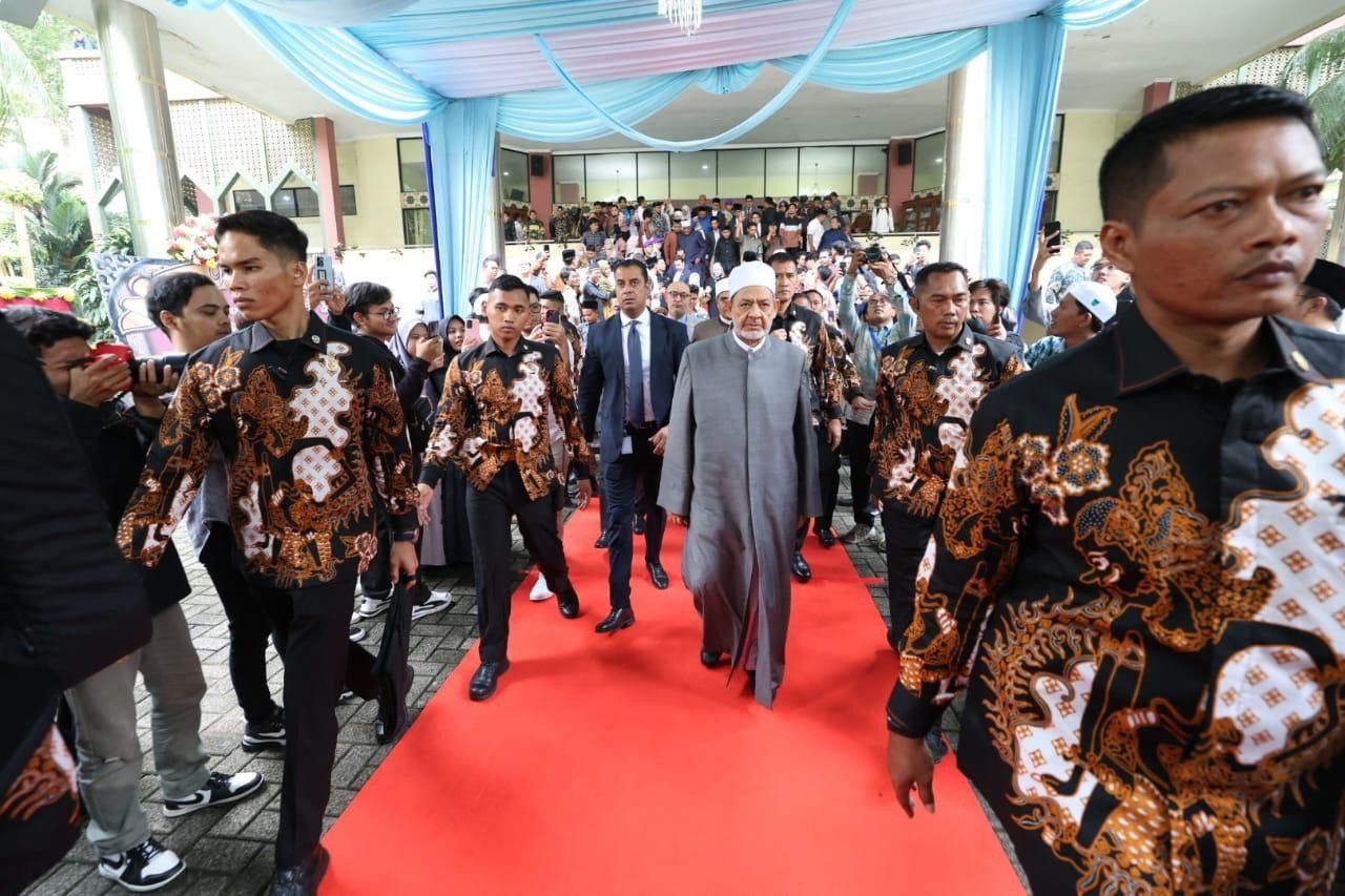 «الطيب» يدعو من إندونيسيا إلى «وحدة الأمة في مواجهة التحديات»