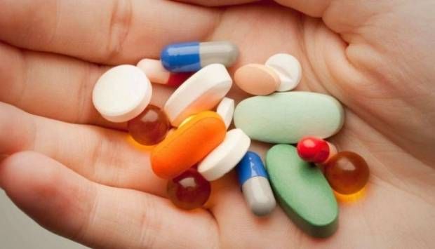 وكيل صحة الإسكندرية تتابع توافر الأدوية والمستلزمات الطبية للمرضى