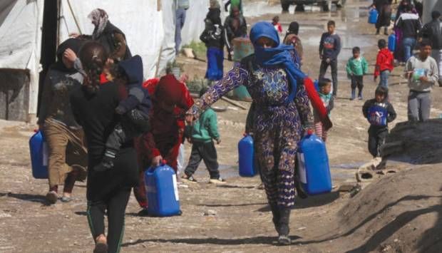 الاحتلال يلقي منشورات يطالب فيها سكان مدينة غزة وشمالها بالنزوح جنوبا