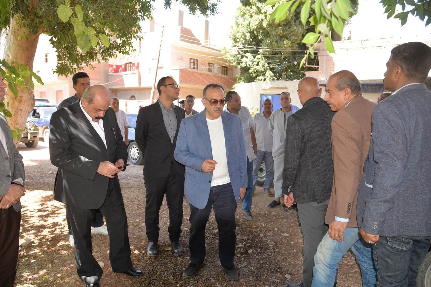 محافظ أسيوط يوجه بتطهير ترعة السنط ورفع القمامة والمخلفات خلال جولته بأبنوب