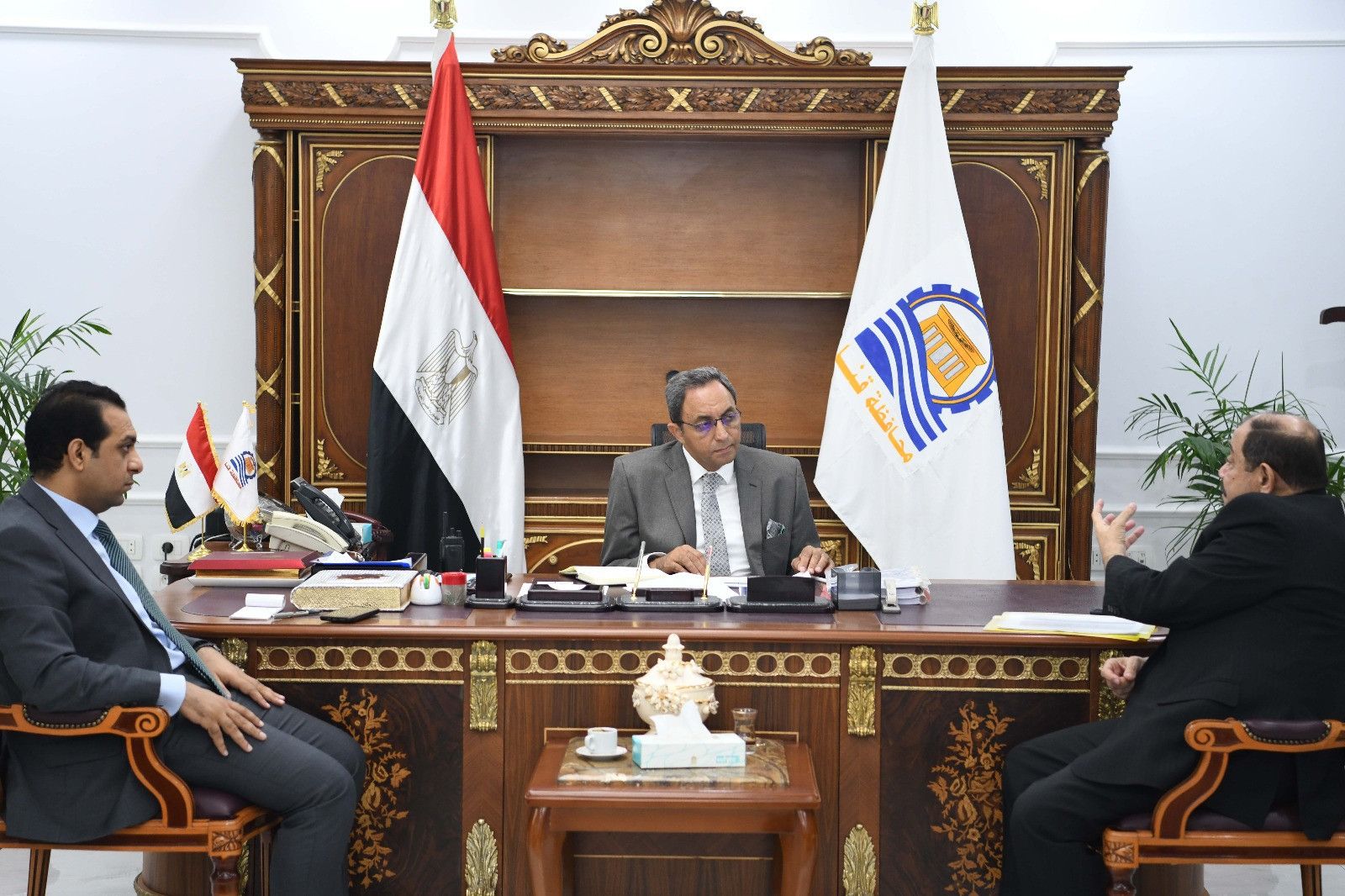 خلال زيارته للمستشفى العام.. محافظ قنا يأمر بحصر احتياجات القطاع الطبي