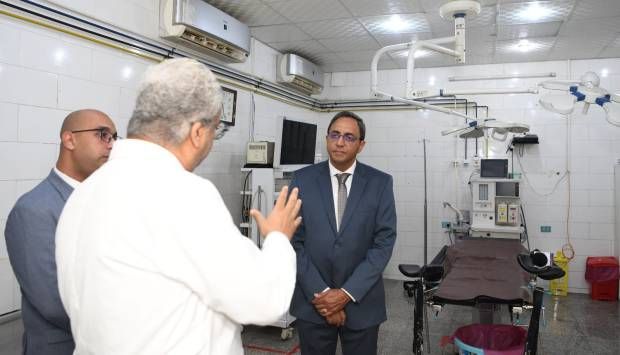 محافظ قنا يفاجئ المستشفى العام للاطمئنان على سير العمل
