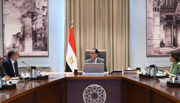 سداد المستحقات وزيادة إنتاجية القطاع.. تفاصيل اجتماع مدبولي مع وزير البترول