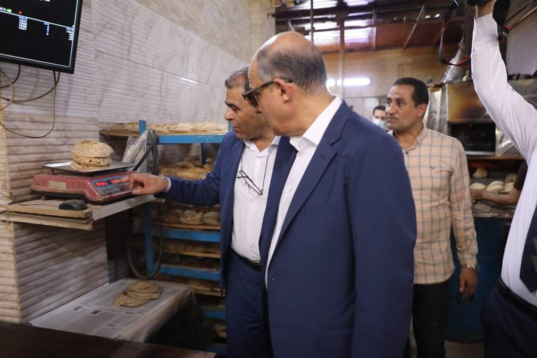 محافظ المنيا يقود حملة تفتيشية مفاجئة بعدد من القطاعات الخدمية المختلفة