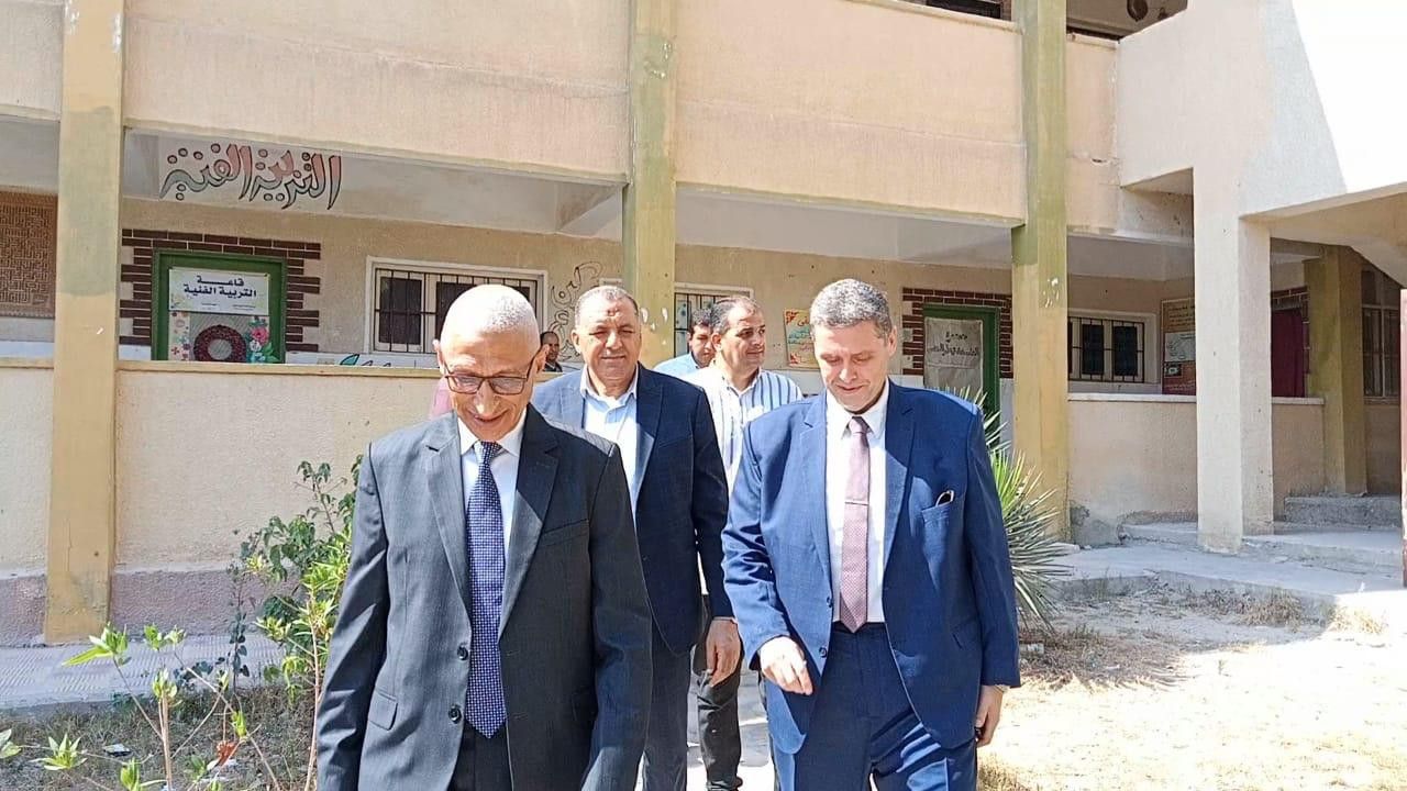 في لجان العريش.. محافظ شمال سيناء يطمئن على طلاب الثانوية العامة