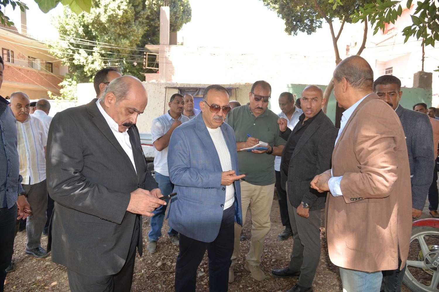 محافظ أسيوط يوجه بتطهير ترعة السنط ورفع القمامة والمخلفات خلال جولته بأبنوب