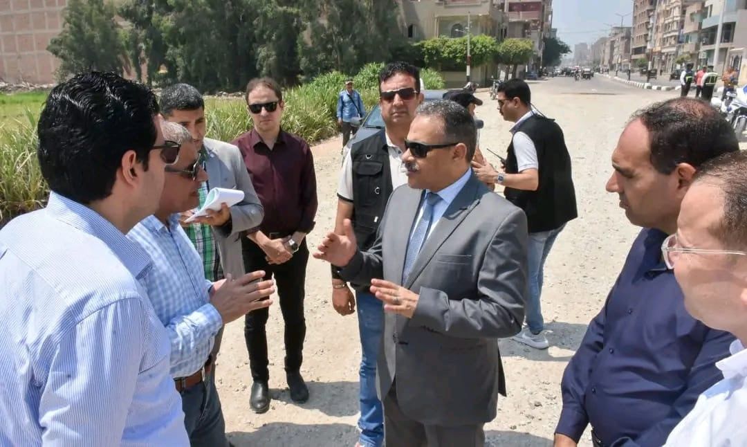 محافظ الشرقية يطمئن على أعمال رصف وتوسعة الطريق الدائري (صور)
