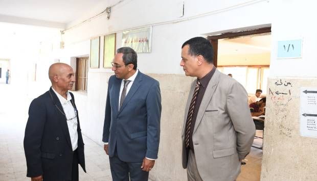 خلال زيارته للمستشفى العام.. محافظ قنا يأمر بحصر احتياجات القطاع الطبي