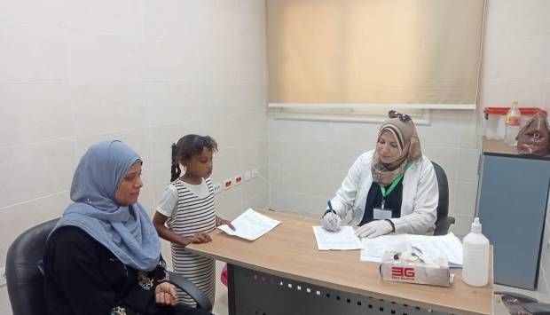 حياة كريمة.. الكشف على 903 مواطنين في قافلة طبية بقرية المحروسة بقنا