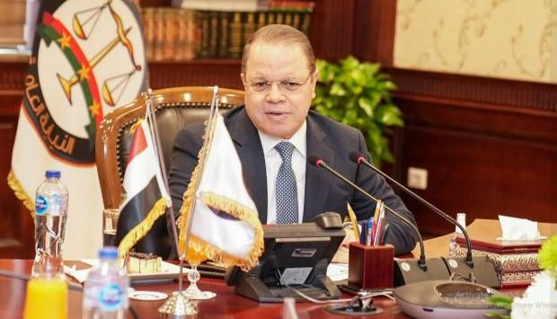 القضاء الأعلى ينفى استقالة النائب العام السابق ونجله