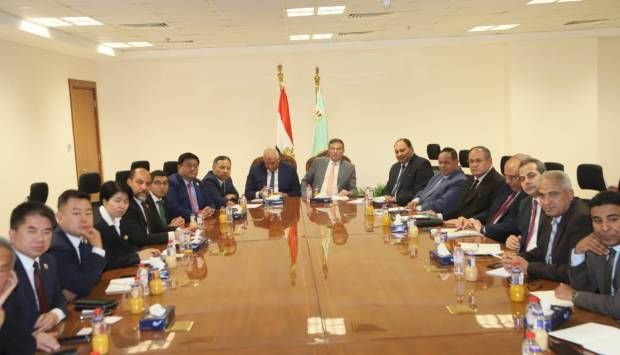 5 أطنان بالفدان ويتحمل الجفاف.. وزير الزراعة يوجه بتجربة صنف قمح جديد بمصر