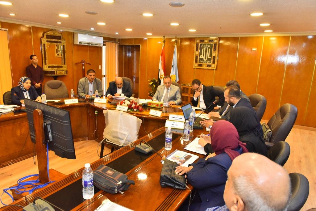 محافظ أسيوط يكلف برفع تقرير أسبوعي عن مشروعات حياة كريمة وسرعة إنهائها