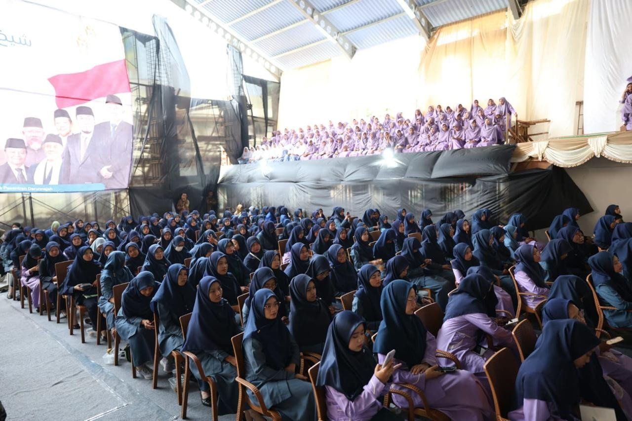 شيخ الأزهر: أوصي بحب الوطن وعدم الانصياغ للتيارات المتطرفة (صور)