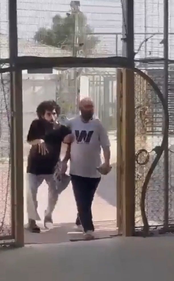 والد الأسير المحرر معزز عبيات يكشف تعذيب الاحتلال لابنه