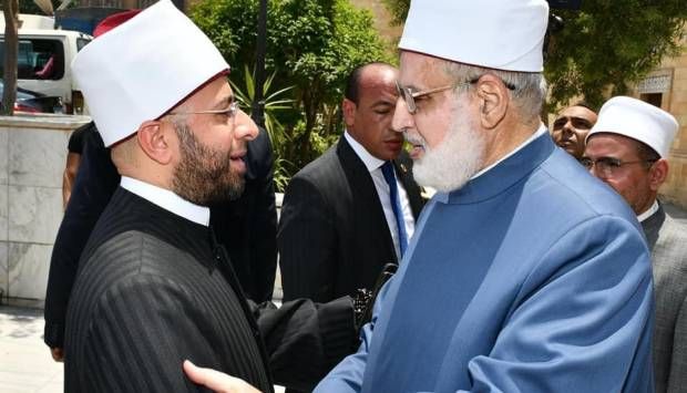 وزير الأوقاف يؤدي صلاة الجمعة بالجامع الأزهر (صور)