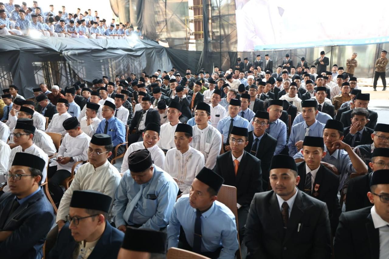 شيخ الأزهر: أوصي بحب الوطن وعدم الانصياغ للتيارات المتطرفة (صور)