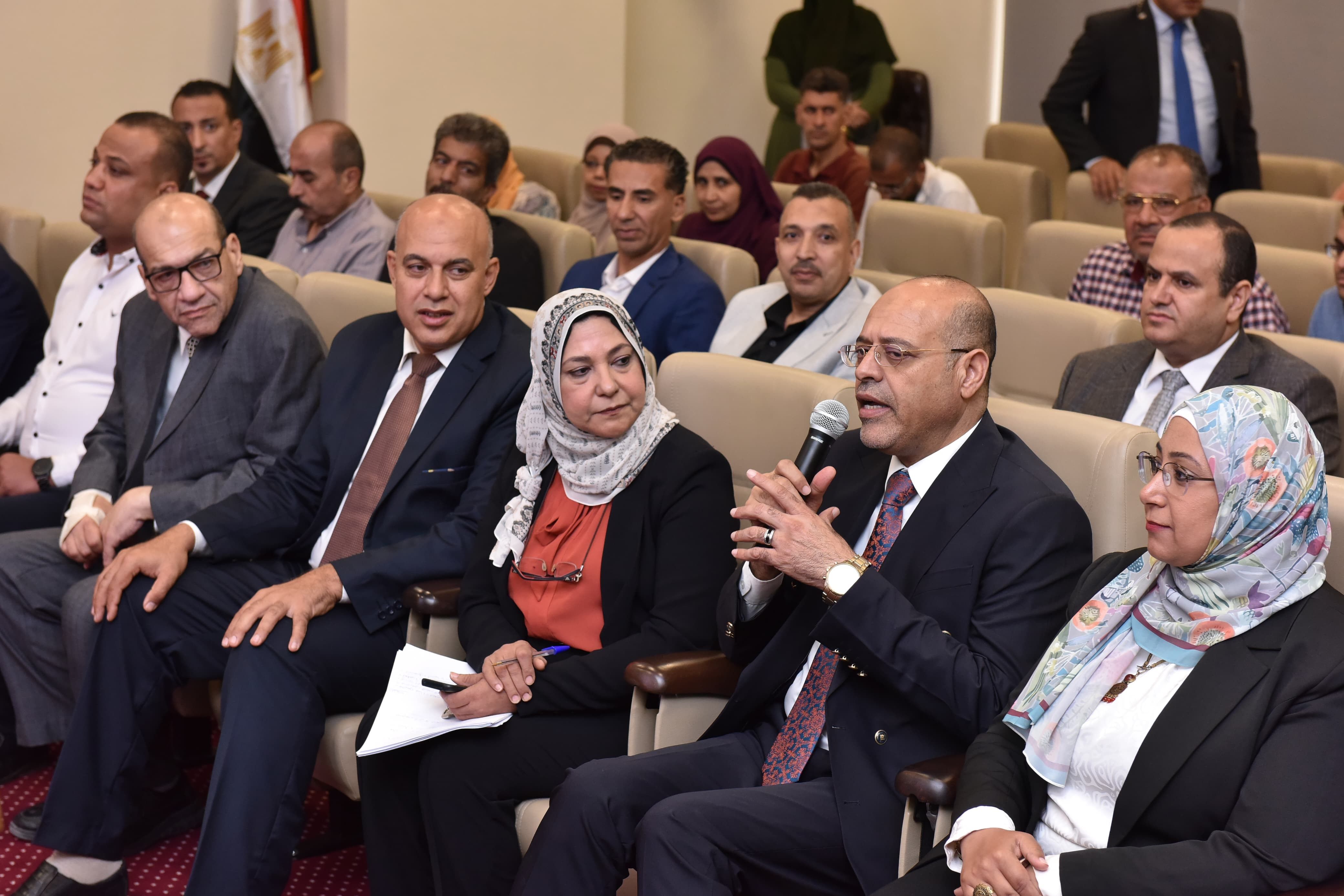 بحضور وزير العمل .. تنظيم ندوة لتوعية الإخلاء والطوارئ والتعامل مع الأزمات