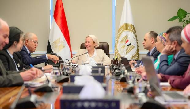 البيئة: نعمل على وضع خارطة طريق لخفض الانبعاثات لقطاع الصناعة