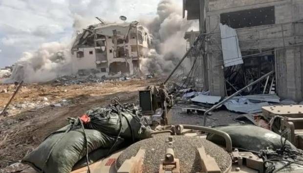 مراسل «القاهرة الإخبارية»: قناصة الاحتلال تستهدف طواقم الدفاع المدني في غزة