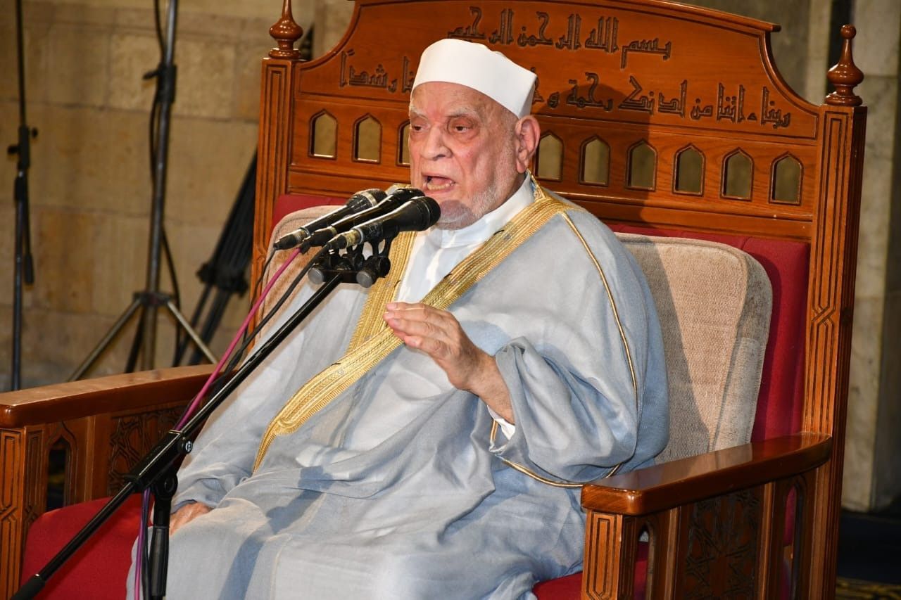 وزير الأوقاف يؤدي صلاة الجمعة بالجامع الأزهر (صور)