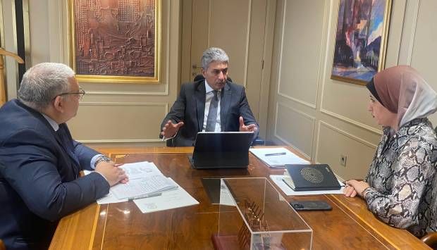 لجذب مزيد من الزوار.. شريف فتحي يكثف اجتماعاته مع قادة السياحة والآثار