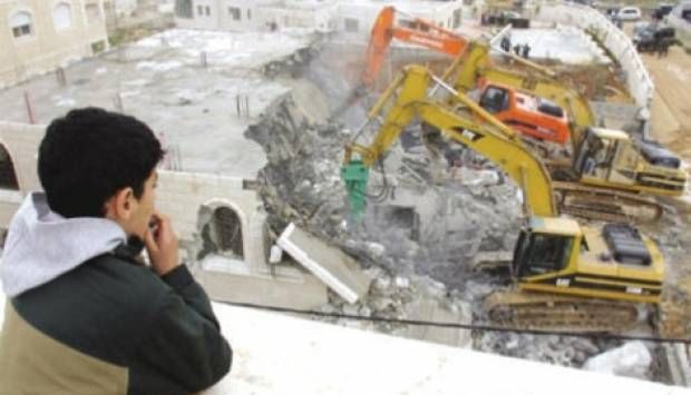 جرافات الاحتلال تهدم المنازل غربي مدينة أريحا بـ الضفة