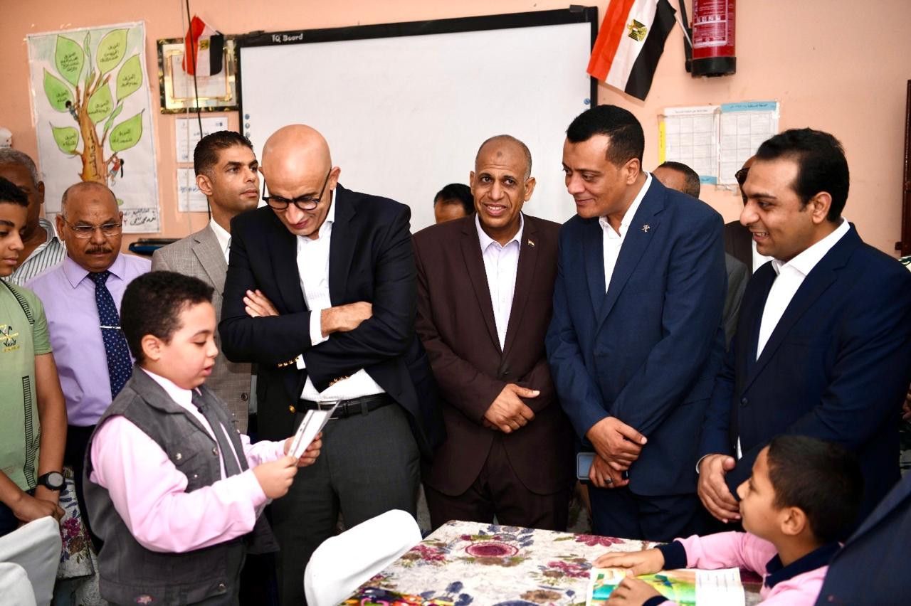 وزير التعليم يتفقد عددا من مدارس قنا ويشهد الأنشطة الصيفية للأطفال