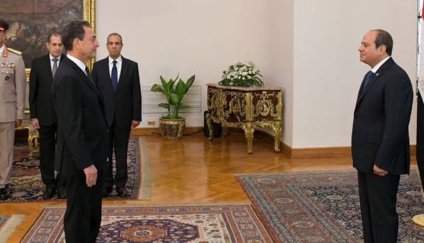 أوراق اعتماد السفراء.. بروتوكولات وأهمية دبلوماسية (إنفوجراف)