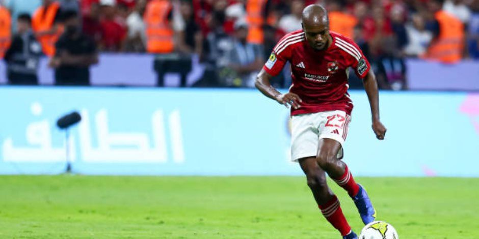 كولر يستقر على إعادة بيرسي تاو لقائمة الأهلي أمام مودرن سبورت