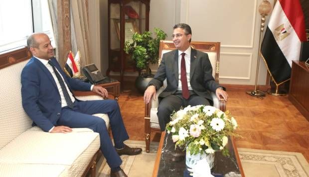 وزير التموين يبحث تطوير وتنشيط البورصة السلعية