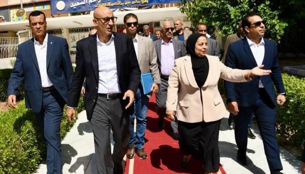 وزير التعليم يتفقد عددا من مدارس قنا ويشهد الأنشطة الصيفية للأطفال