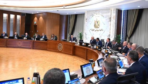 مدبولي يشدد على المحافظين: التعامل بحسم مع محاولات إخفاء السلع وتخزينها