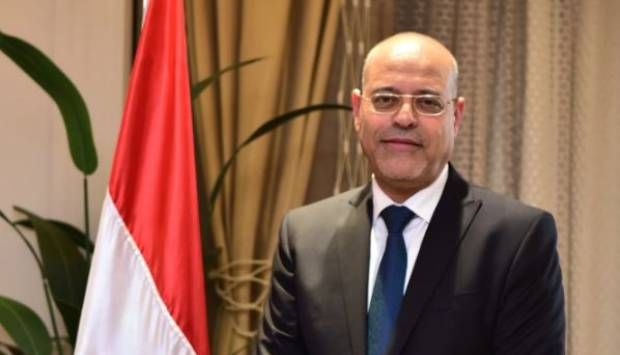 لمخالفتها بشروط منح الترخيص.. وزير العمل يوقف نشاط شركة إلحاق عمالة بالخارج