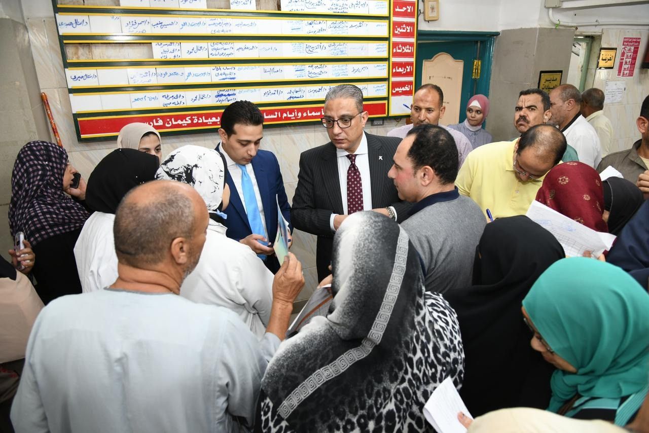 محافظ الفيوم يوجه بتوفير الأدوية الناقصة بمجمع التأمين الصحي بـ«كيمان فارس»