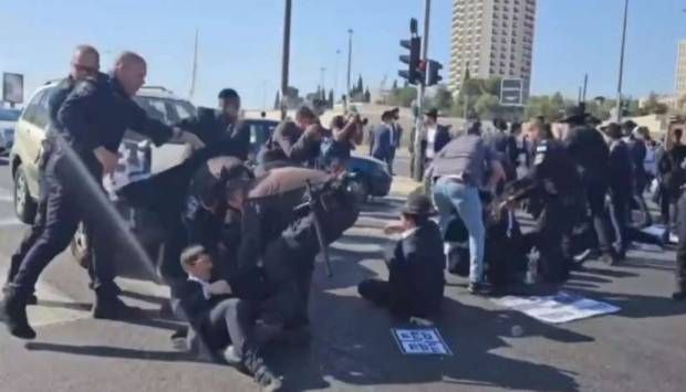 اشتباكات بين قوات الاحتلال ومتظاهري الحريديم احتجاجًا على التجنيد الإجباري