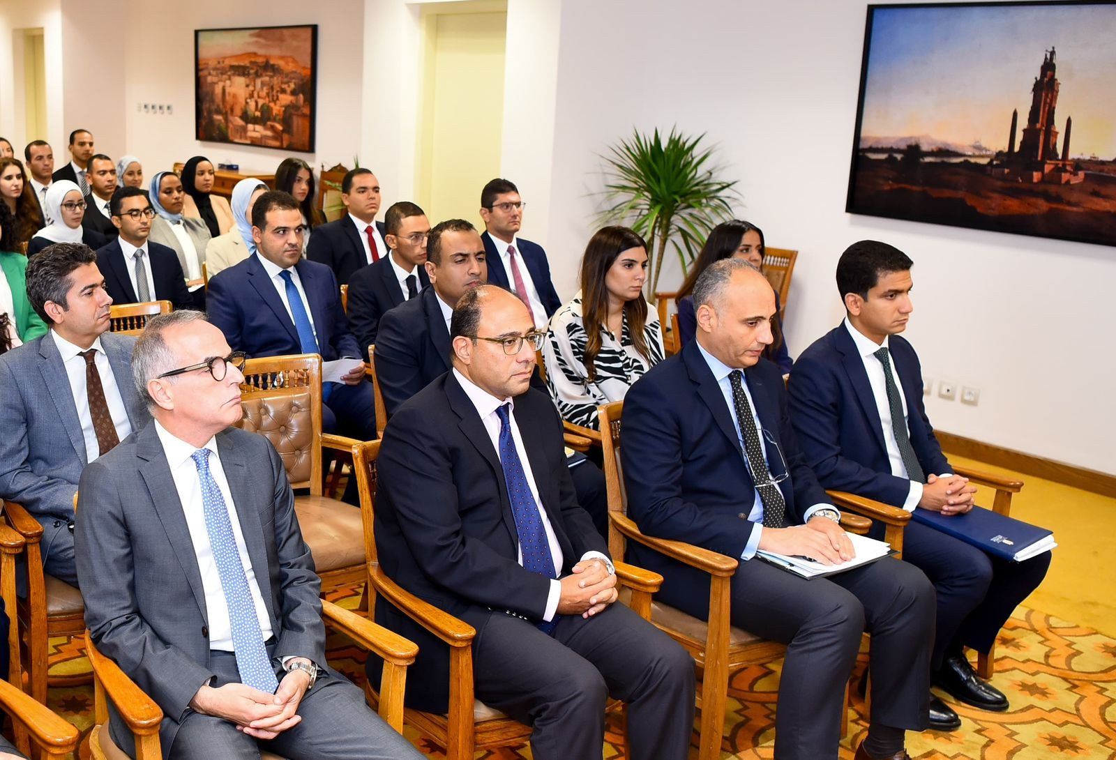 وزير الخارجية يشهد أداء القسم لدفعة الملحقين الدبلوماسيين الجديدة (صور)