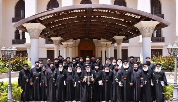 البابا تواضروس يلتقي كهنة ديرمواس ومطران القدس (صور)