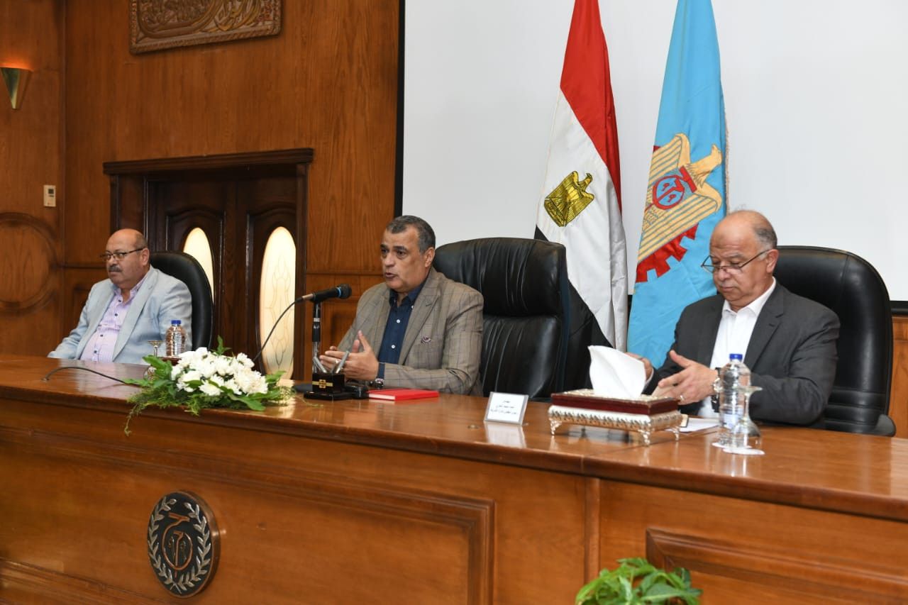 وزير الدولة للإنتاج الحربي يزور «حلوان للصناعات الهندسية»