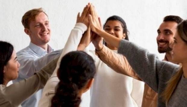 أخلاقنا الجميلة.. أهمية التعاون مع الآخرين (إنفوجراف)