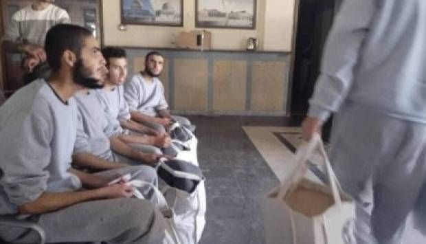 الاحتلال يفرج عن 13 أسيرا من قطاع غزة