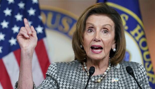 بيلوسي: أخبرت بايدن أن استطلاعات الرأي تظهر عدم تمكنه من هزيمة ترامب