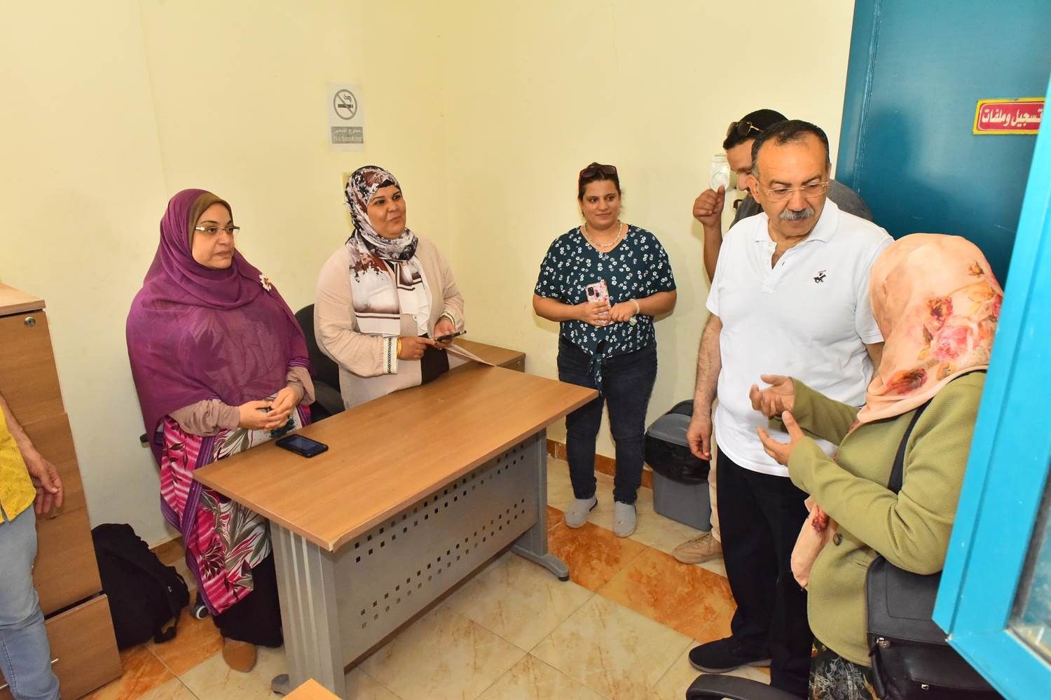 محافظ أسيوط للمواطنين بحي شرق: "أنا هنا علشانكم وتحت أمركم طوال 24 ساعة"