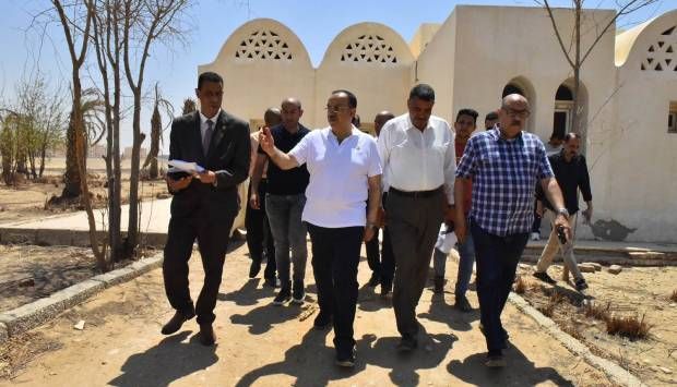 محافظ أسيوط يوجه بحل مشكلة الآبار الجوفية بمزرعة الوادي الأسيوطي «صور»