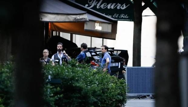 مقتل شخص وإصابة 6 عقب اقتحام سيارة لـ شرفة مقهى في باريس