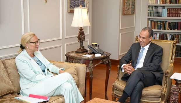 وزير الخارجية والهجرة يبحث مع كبيرة منسقي الأمم المتحدة إعادة إعمار غزة