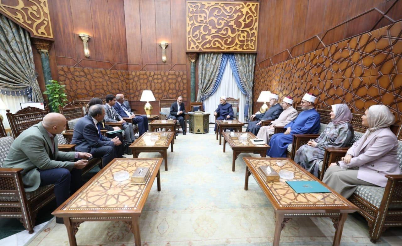 وزير الخارجية للإمام الأكبر: جولاتكم الخارجية تعكس صورة مشرفة لمكانة الأزهر