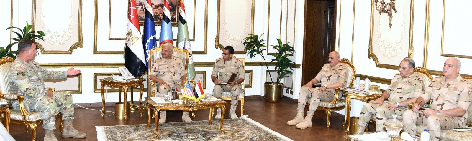 الفريق أول عبد المجيد صقر يلتقي قائد القيادة المركزية الأمريكية «فيديو»