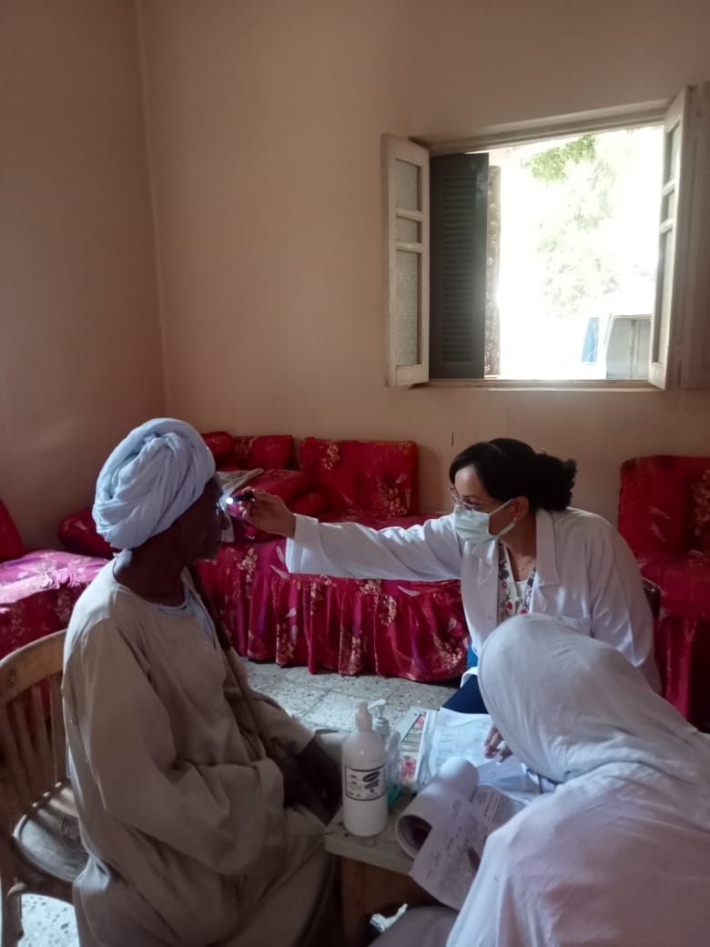 في كل التخصصات.. الكشف وعلاج 906 حالات ضمن قوافل مجانية لحياة كريمة بدشنا